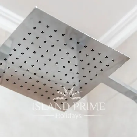 Oceanfront With Stunning Views Lbr650 דירה *